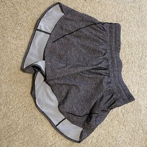 Lululemon track that short grey size 6, gently used great condition